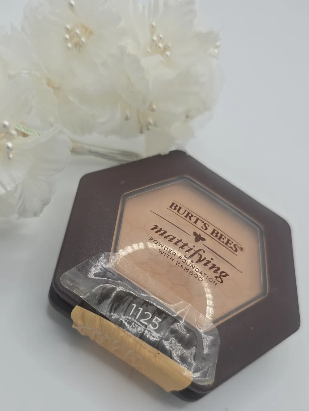 #1125 ALMOND Burts Bees DISCONT. Mattifying Powder Foundation NWOTag